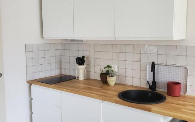 Charmant studio moderne avec extérieur