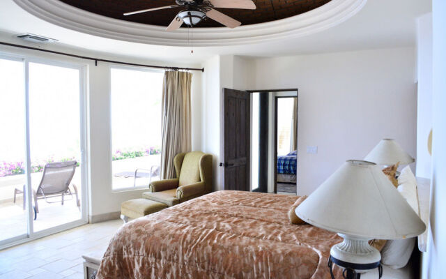 Villa Thunderbird