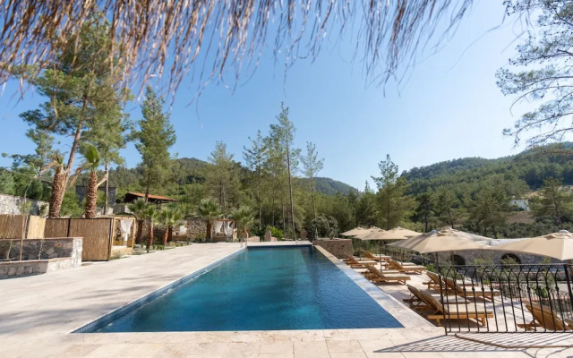 Izz Getaway – Adults Only