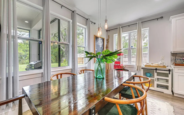 3 Mi to Usf: Dog-friendly Home w/ Large Yard