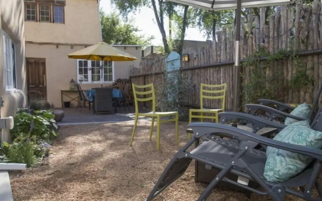 Artist Adobe - Blocks From The Plaza and Rail Yard, Southwestern Charm, Modern Touches