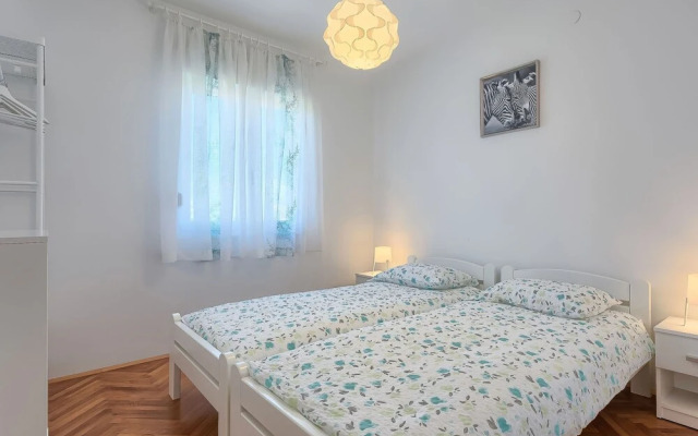 Rovere Pula in Pula With 2 Bedrooms and 1 5 Bathrooms