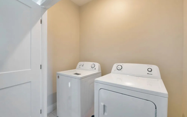 Marvelous New Townhomes for 16 guests