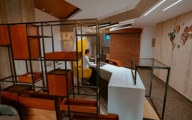 Travelholic Inn