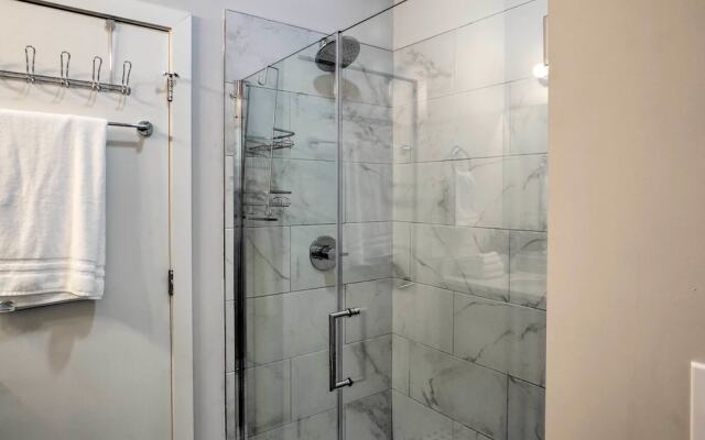 Cityscape I Sleeps 8