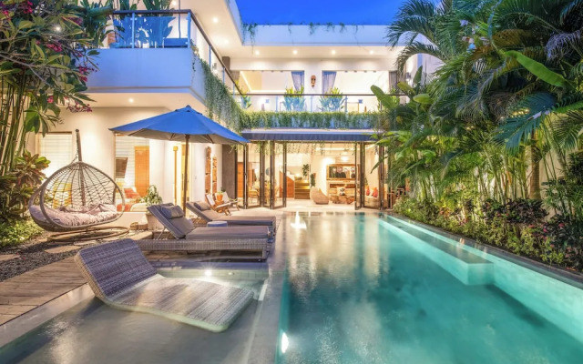 Luxury 4BR Haven, Steps to Canggu's Beach Elegance
