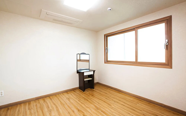 Jeju Nokume Hyuyang Pension