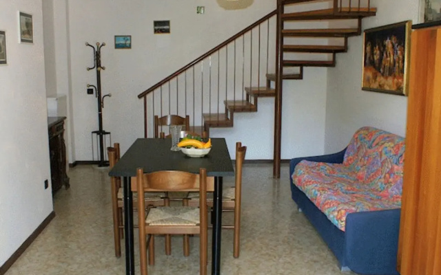 Cozy Beachside Apartment With Fenced Garden