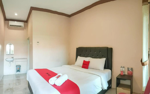 RedDoorz Syariah near Lippo Plaza Sidoarjo