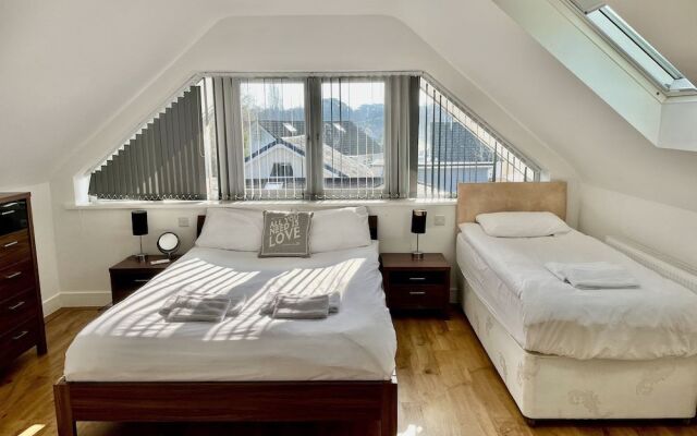 Four Corners Holiday Home with Hot Tub & Sauna