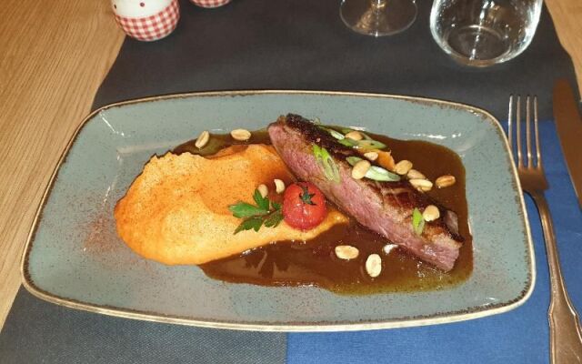 Logis Loire Hotel - Les Cocottes Restaurant
