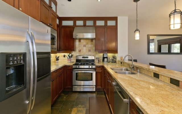 Juniper Crest #25 4 Bedroom Condo by RedAwning