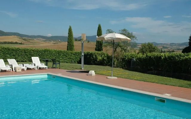 Modern Farmhouse in Pienza With Pool