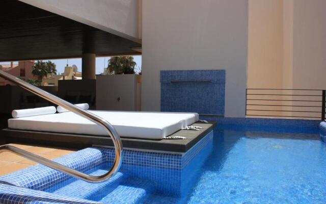 104 - Apartment with private swimming pool