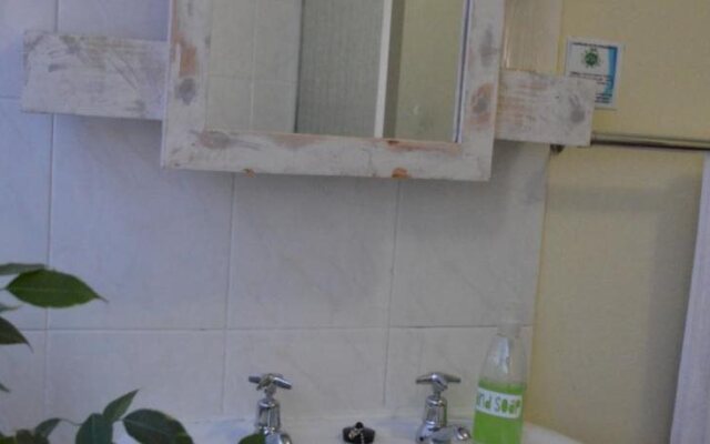 Aandbloem Guest House