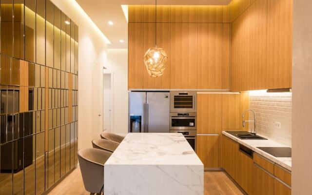 Luxury Apartment by Hi5 - Erzsébet square Suite