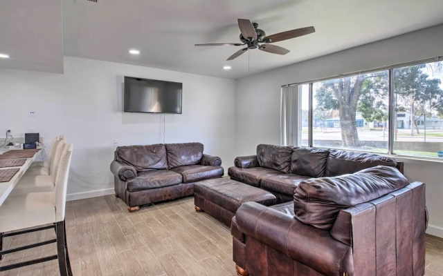 Central Bakersfield Townhome w/ Private Patio