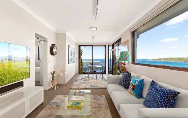 Pristine 2-bed With Expansive Beach Views