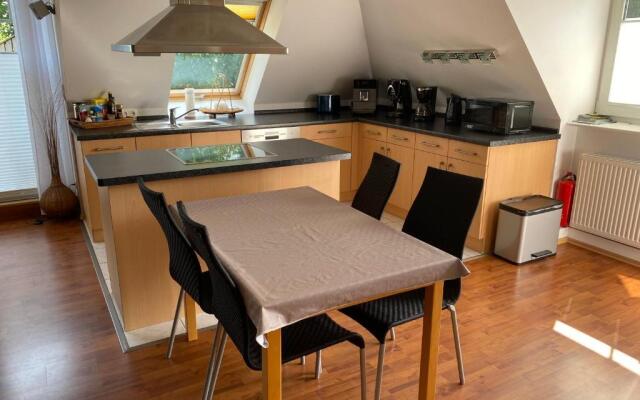 Moderne Maisonette-Wohnung am Karpfenteich; modern Apartment with view of the carp pond