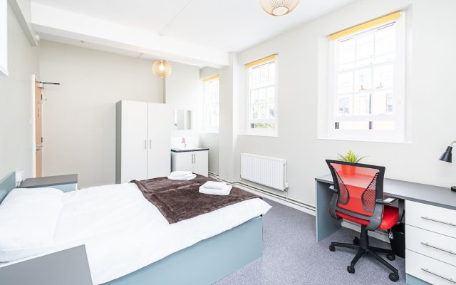 Modern Rooms And Studio In Westminster
