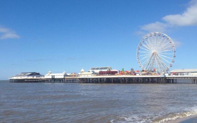 Camelot Seafront Hotel