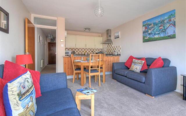 4 Bay View Court