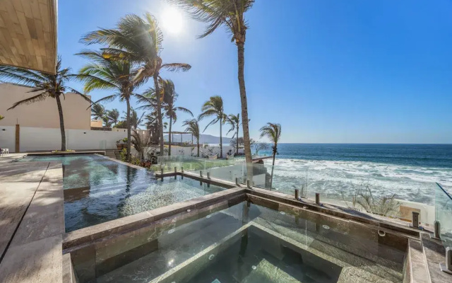 Private Careyeros Oceanfront Living