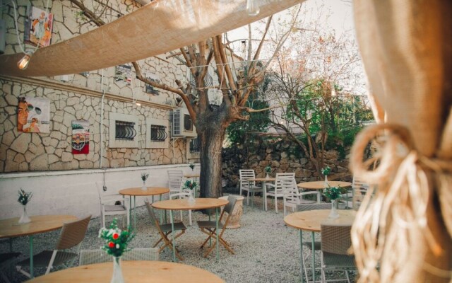 Seven Angels Hotel