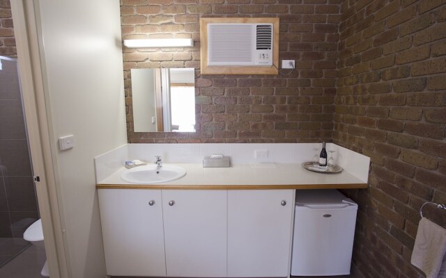 Country City Motor Inn