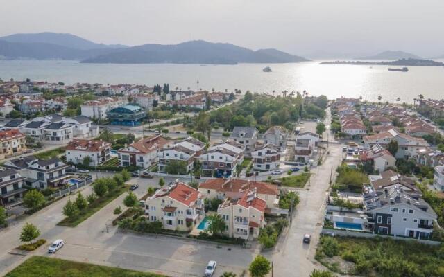 Sahile Yakın Havuzlu Villa 6+2 kişilik