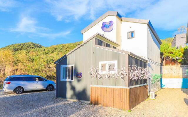 Gyeongju SD Kids Poolvilla