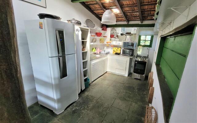 Linda casa com piscina a poucos passos da praia