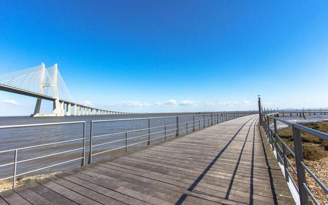 Expo River Side by Homing