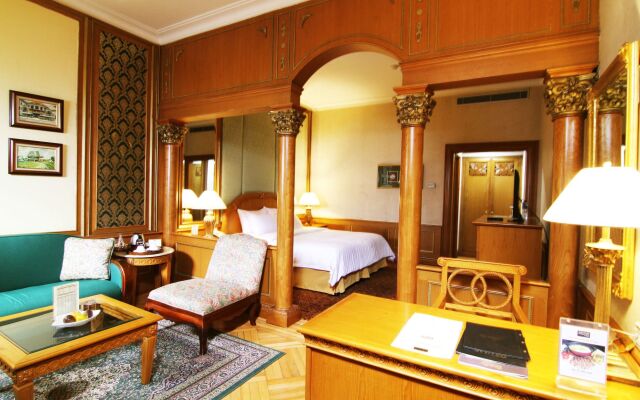 Geulis Boutique Hotel & Cafe