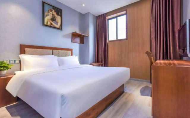 Xinyue Hotel (Dadukou District Ping'an Light Rail Station)