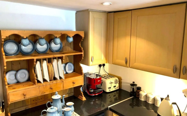 Central Boscastle studio flat