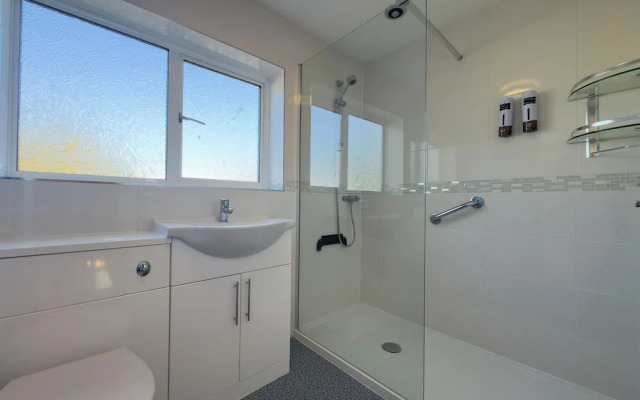 Braybrooke Bliss - 3 Bedroom House in Basildon