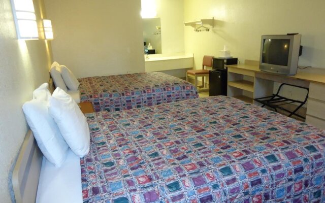 Super 6 Inn & Suites