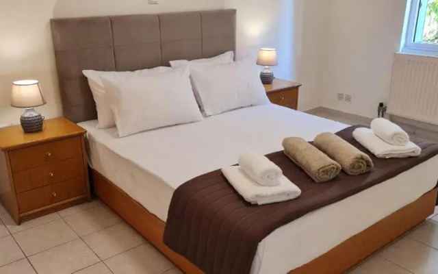 Stylish S&k 'k' Villa 200m From The Beach