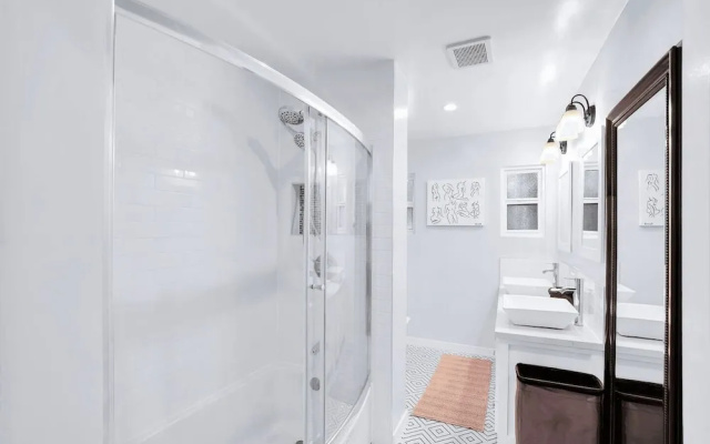 Burnside by Avantstay Modern, Boho, Chic LA Home