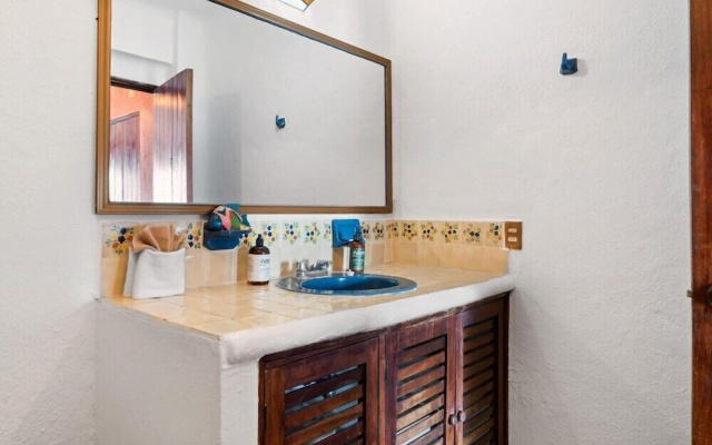 Ocean View 2Br Condo-balcony-beach-pool 710
