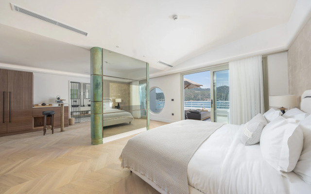 Yacht Classic Hotel - Boutique Class
