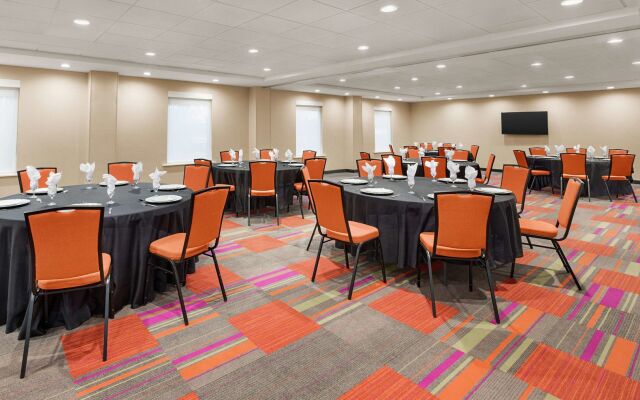 Home2 Suites by Hilton Woodbridge Potomac Mills