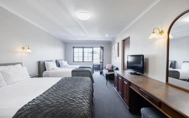 Adelaide Inn