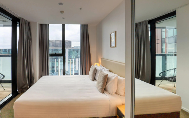 Ramada Suites By Wyndham Victoria Street West