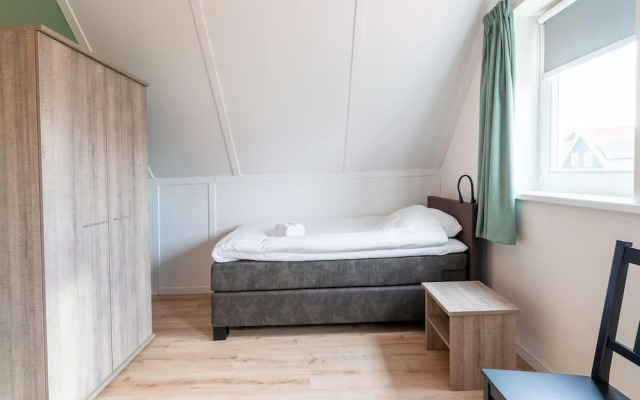 Cozy Retreat With Parking and Charging