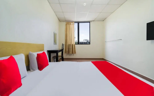 OYO 89461 CP Hotel
