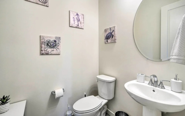 Modern Glendale Getaway ~ 3 Mi To Stadium!