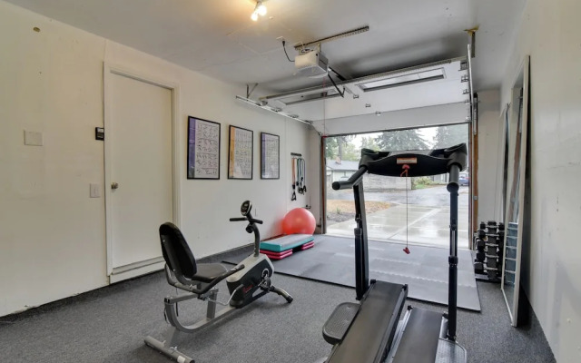 Lovely Vancouver Retreat w/ Home Gym!