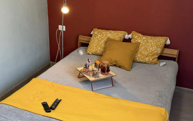 Диван и Чемодан на ул. Коммунистическая, 26